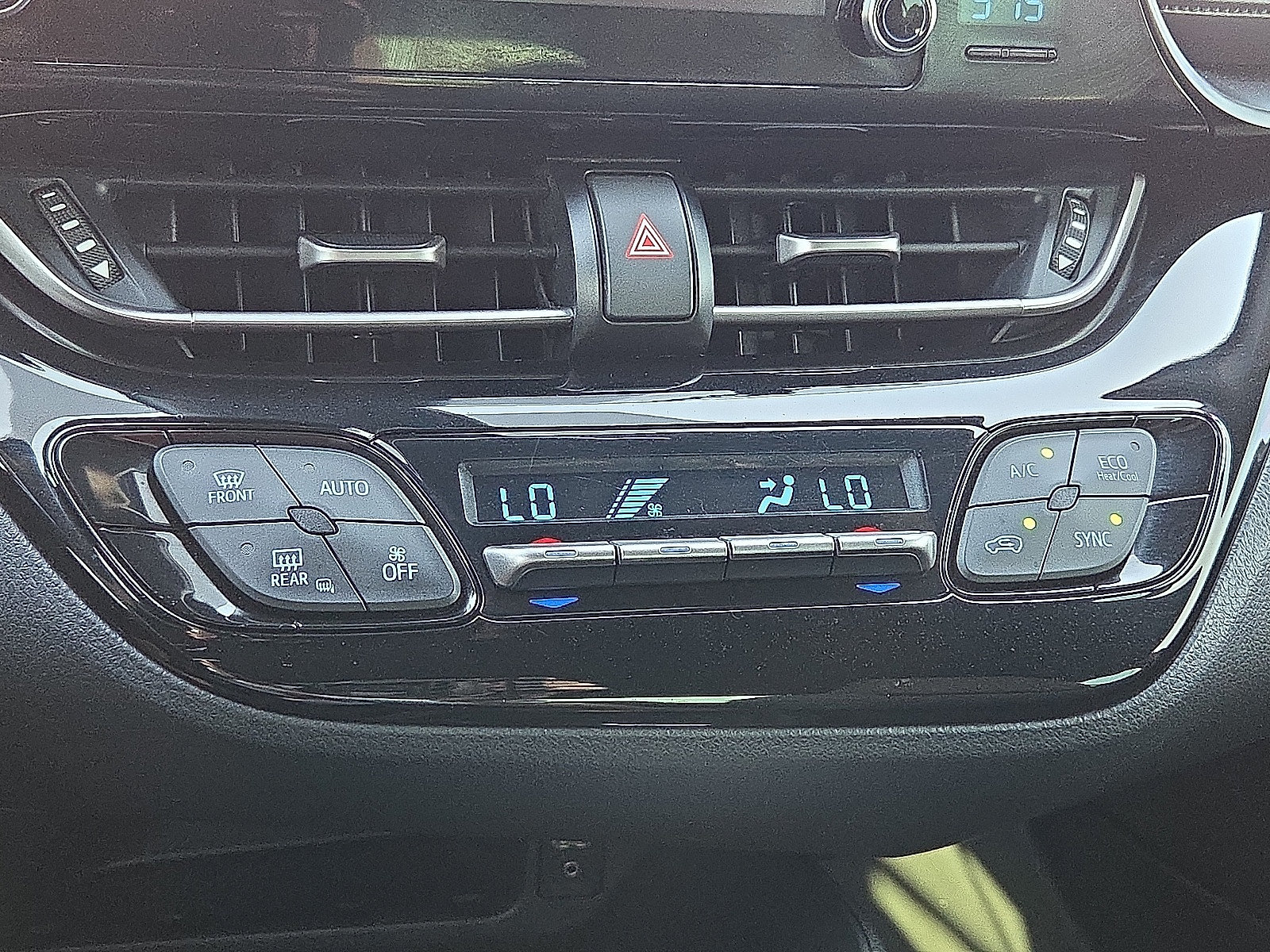 Used 2019 Toyota C-HR LE FWD image 18