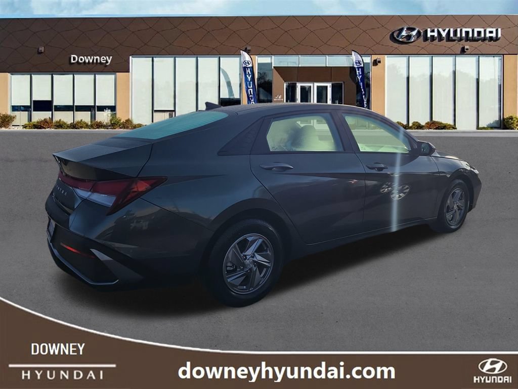 Used 2025 Hyundai Elantra SE FWD image 5