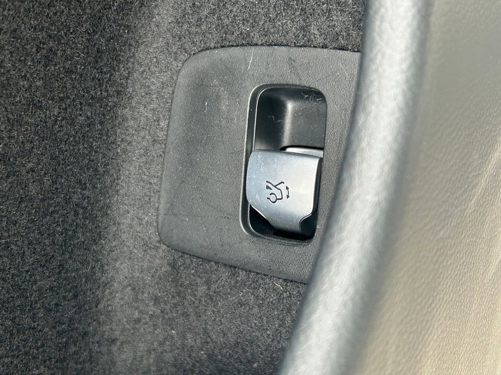 Used 2024 Mercedes-Benz E 350 4MATIC Sedan image 27