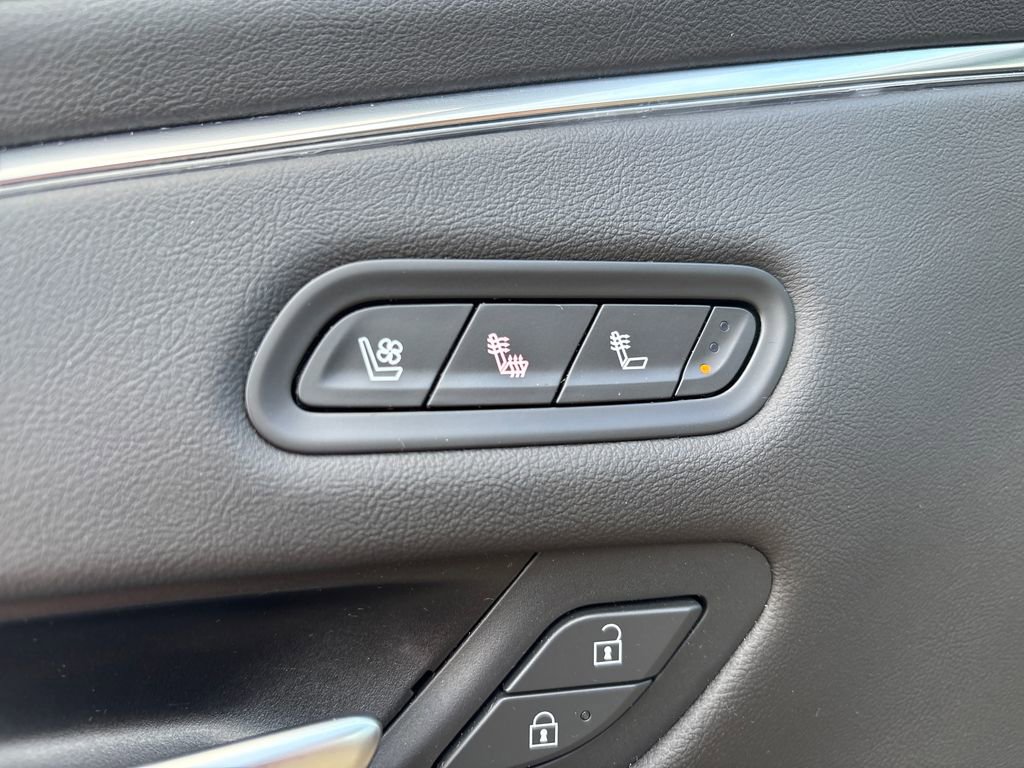 Used 2023 Cadillac Escalade Premium Luxury image 15