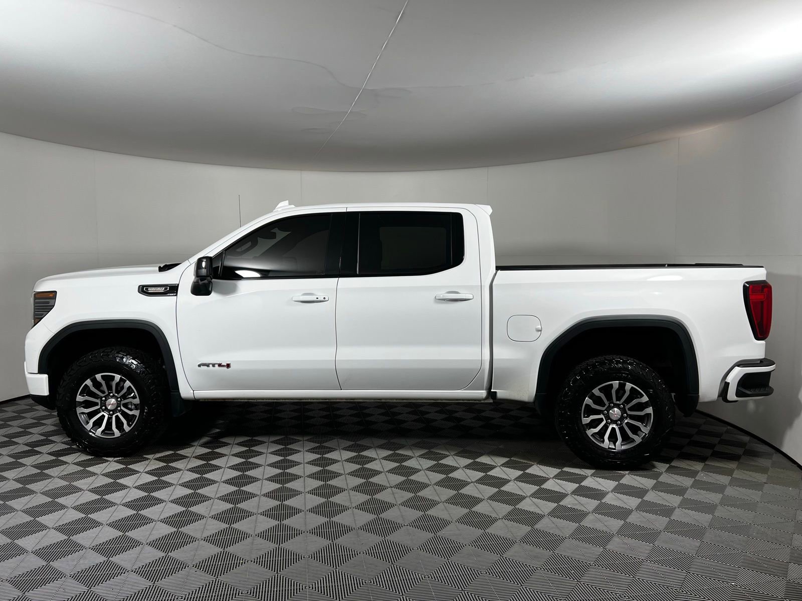 Used 2022 GMC Sierra 1500 AT4 w/ AT4 Preferred Package image 7