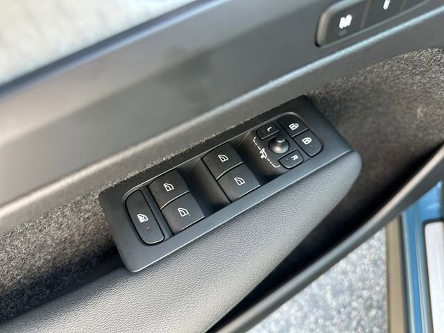 Used 2023 Volvo XC40 B5 Ultimate w/ Climate Package AWD/4WD image 19