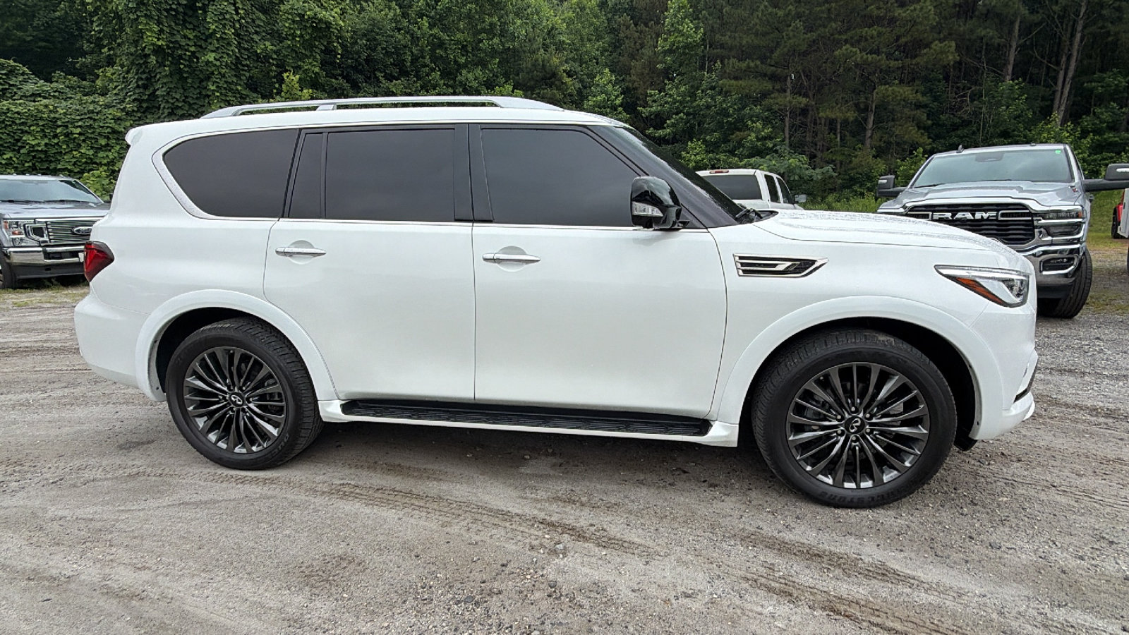 Used 2024 INFINITI QX80 Sensory AWD/4WD image 7