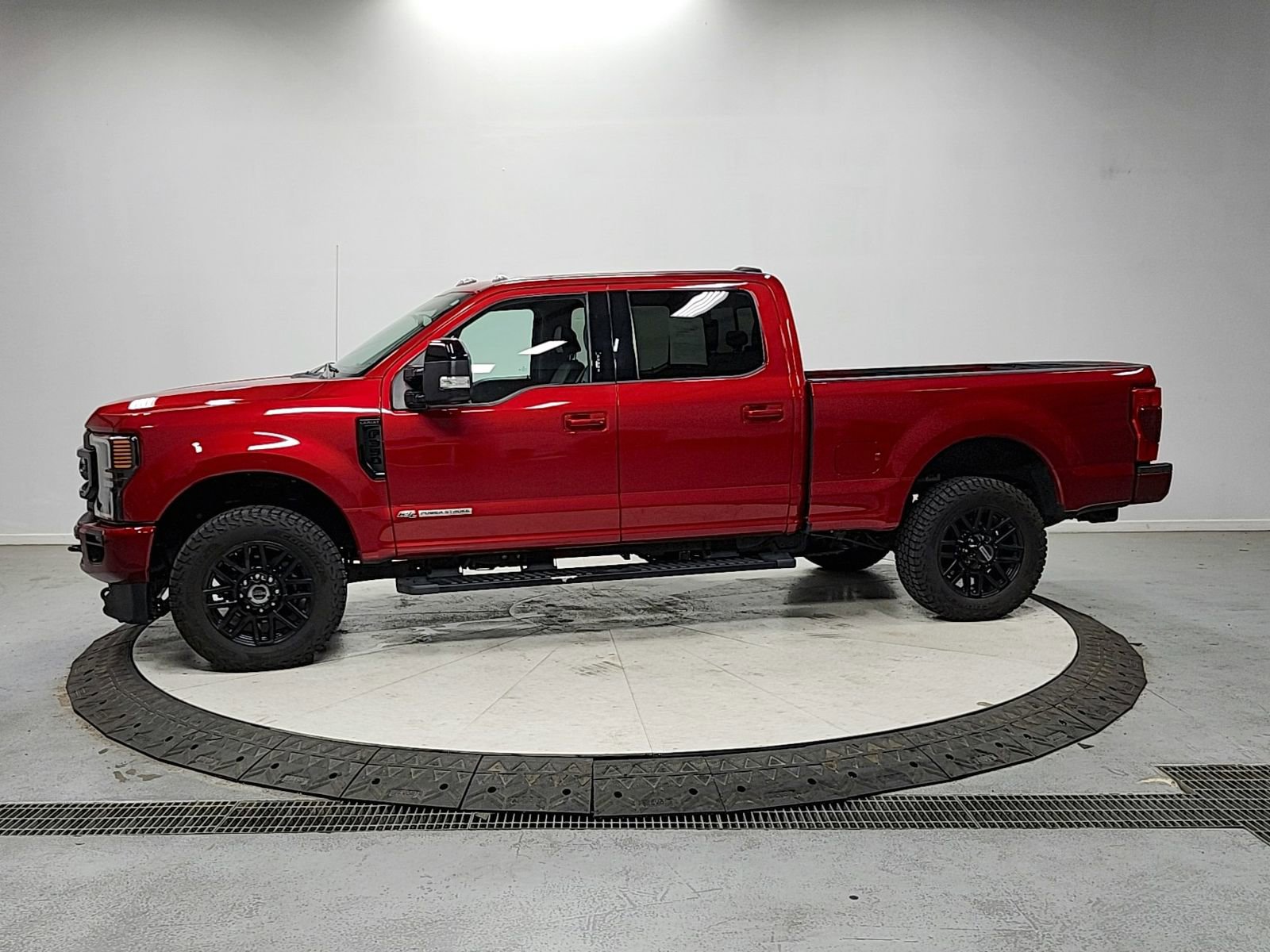 Used 2021 Ford F350 Lariat image 4