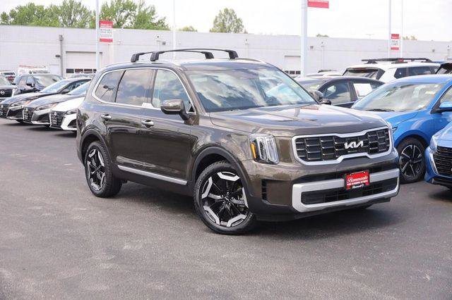 Used 2025 Kia Telluride S AWD/4WD image 2