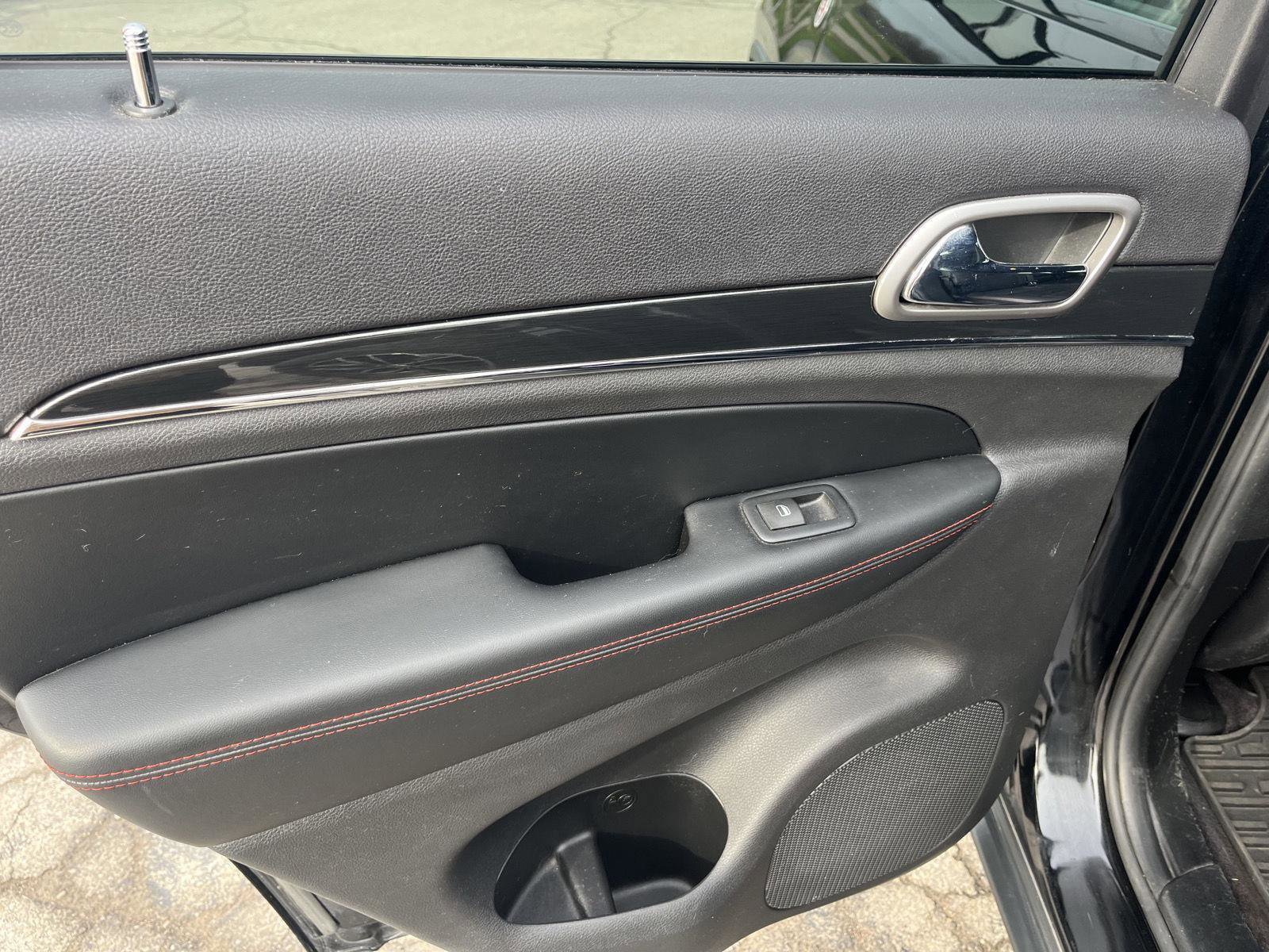 Used 2017 Jeep Grand Cherokee Trailhawk image 31