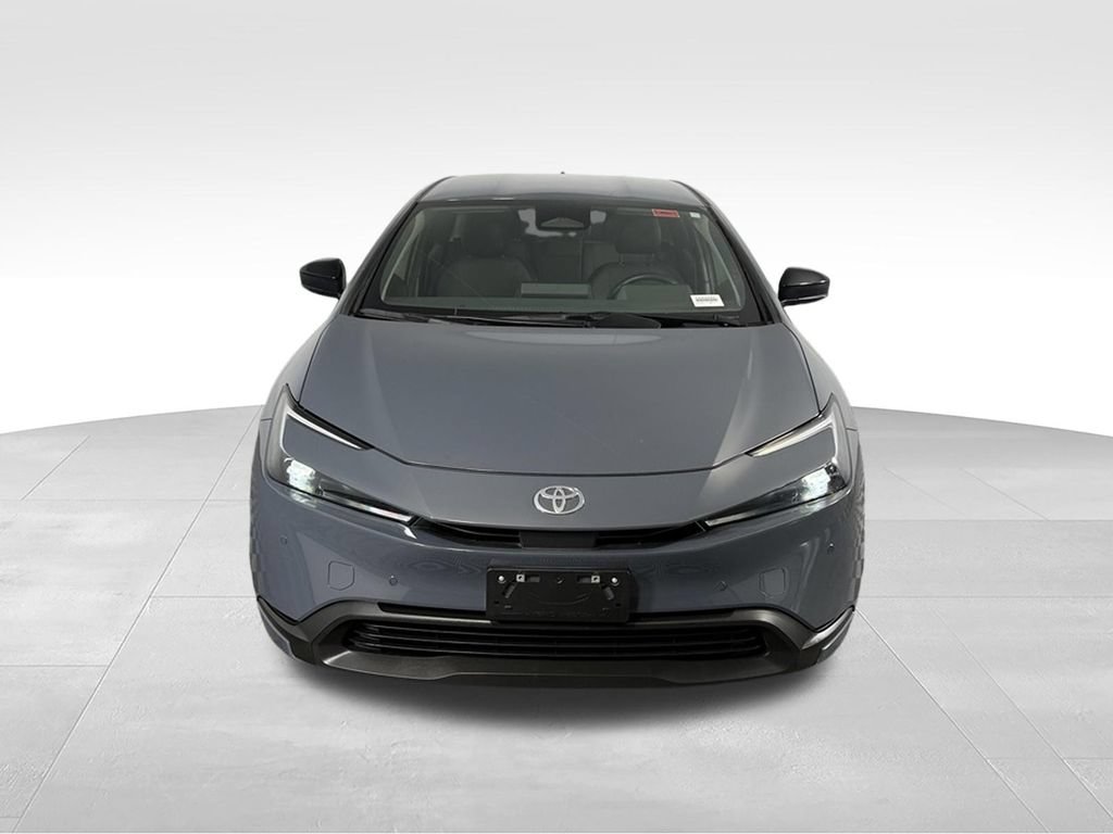 Used 2025 Toyota Prius LE FWD image 3