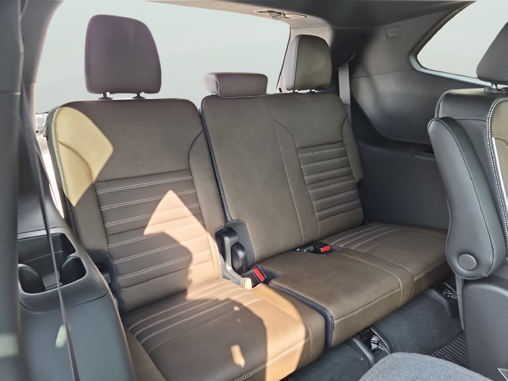 New 2027 GMC Acadia Denali Ultimate w/ LPO, Floor Liner Package AWD/4WD image 35