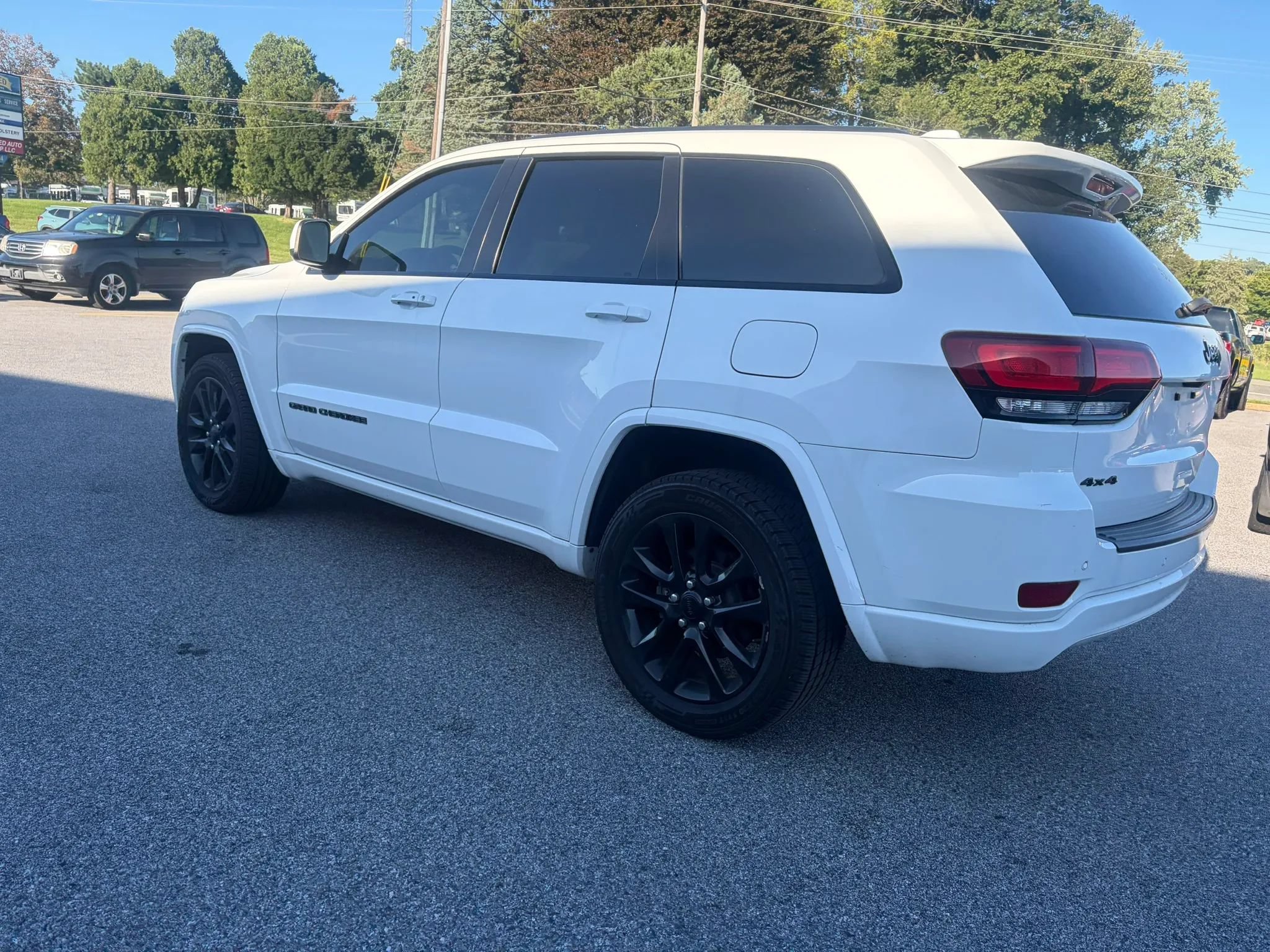 Used 2019 Jeep Grand Cherokee Altitude AWD/4WD image 20