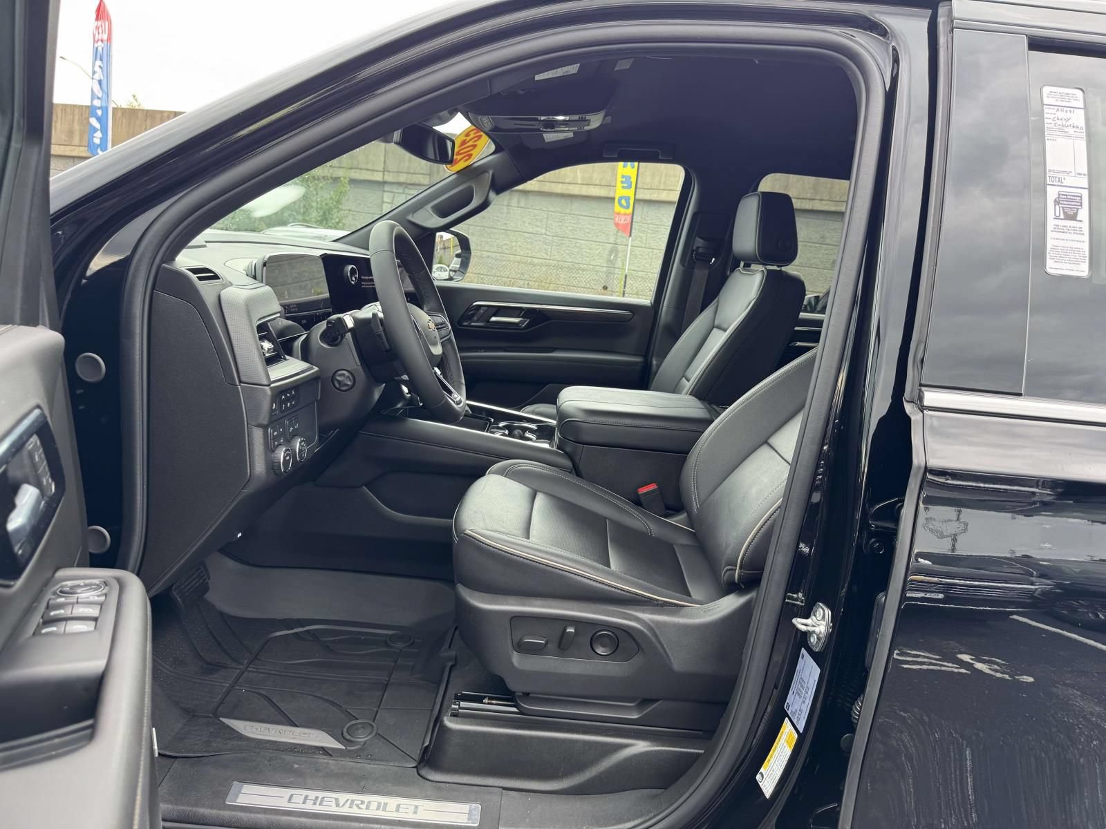 Used 2025 Chevrolet Suburban Premier AWD/4WD image 20