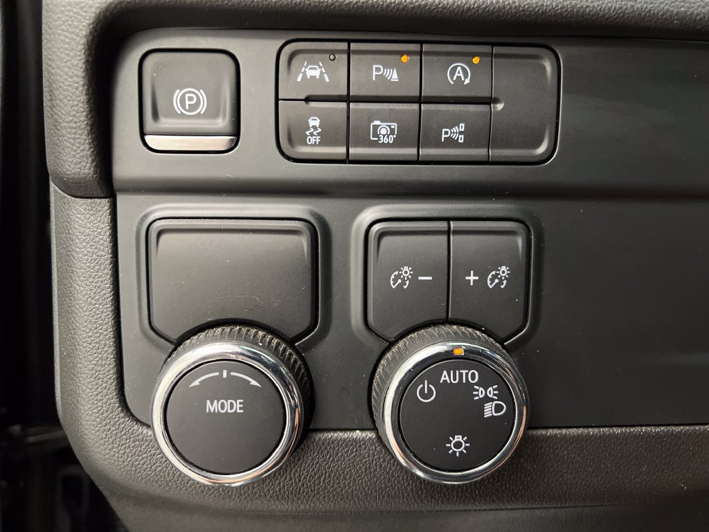 Used 2025 Chevrolet Suburban LT RWD image 53