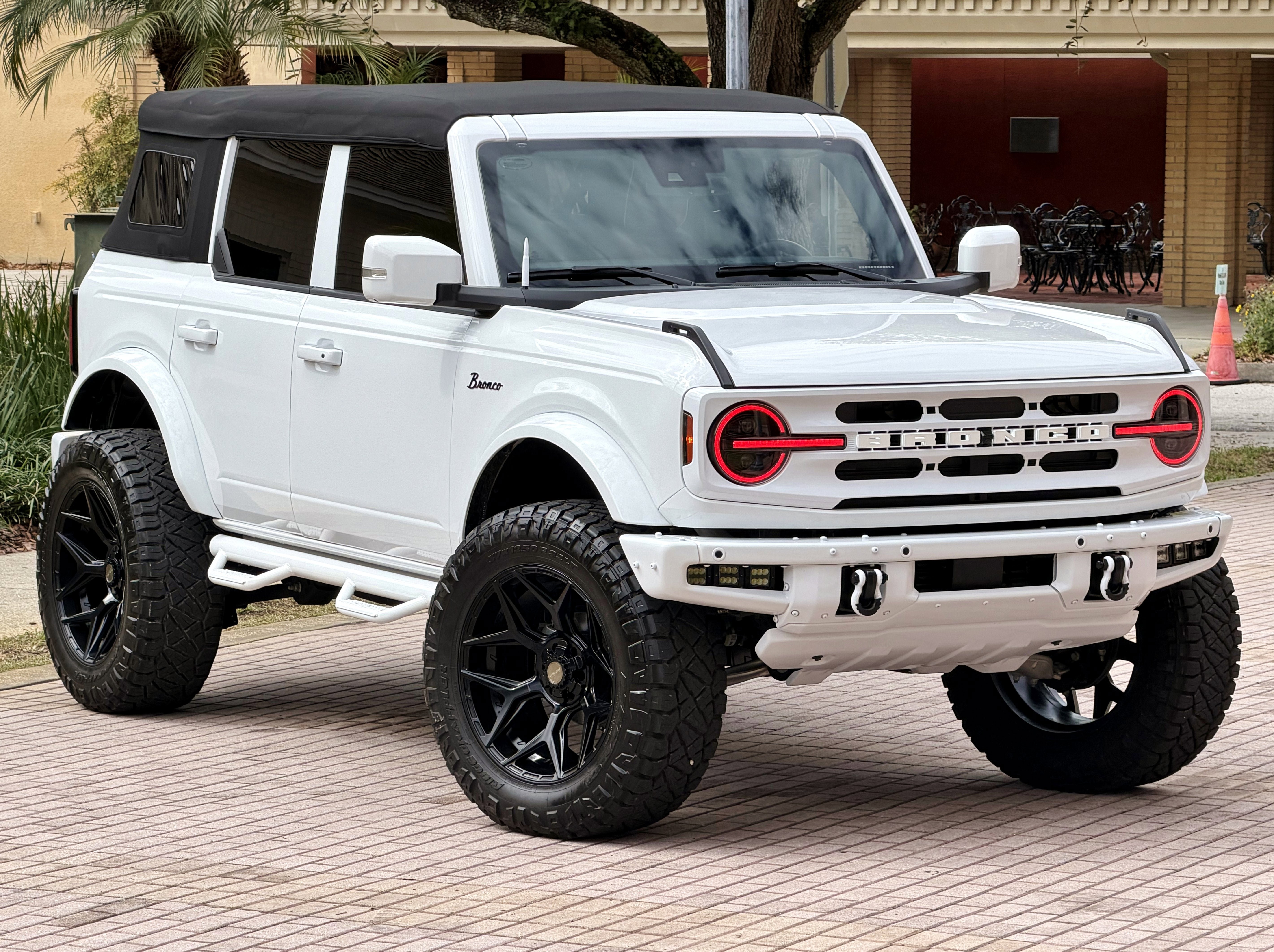 Used 2024 Ford Bronco Outer Banks image 10