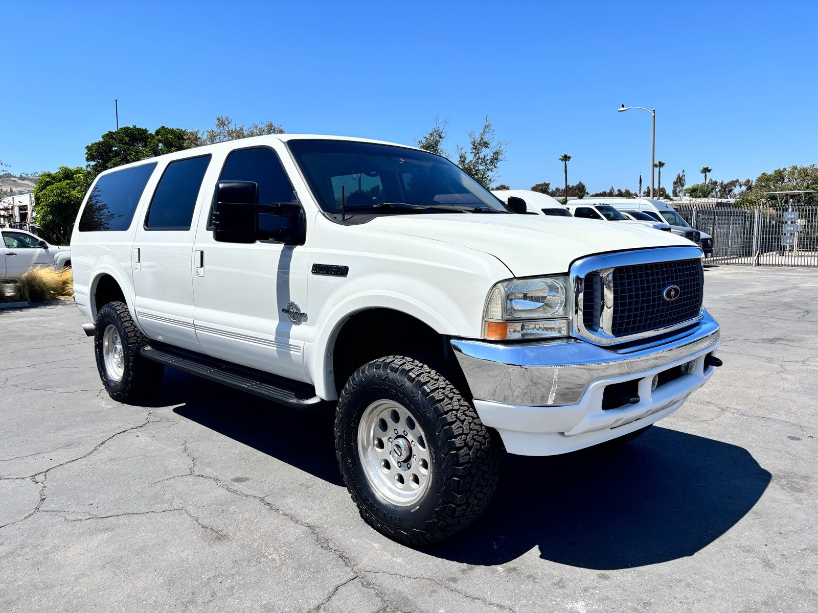 Used 2001 Ford Excursion Limited AWD/4WD image 2