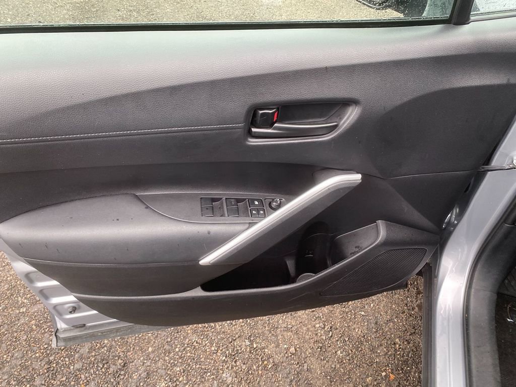 Used 2024 Toyota Corolla Cross SE image 11