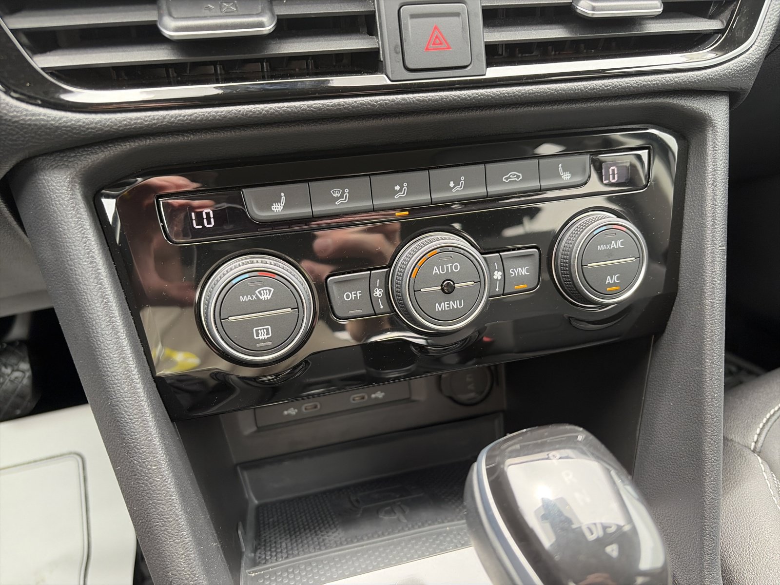 Certified 2024 Volkswagen Taos SE AWD/4WD image 21