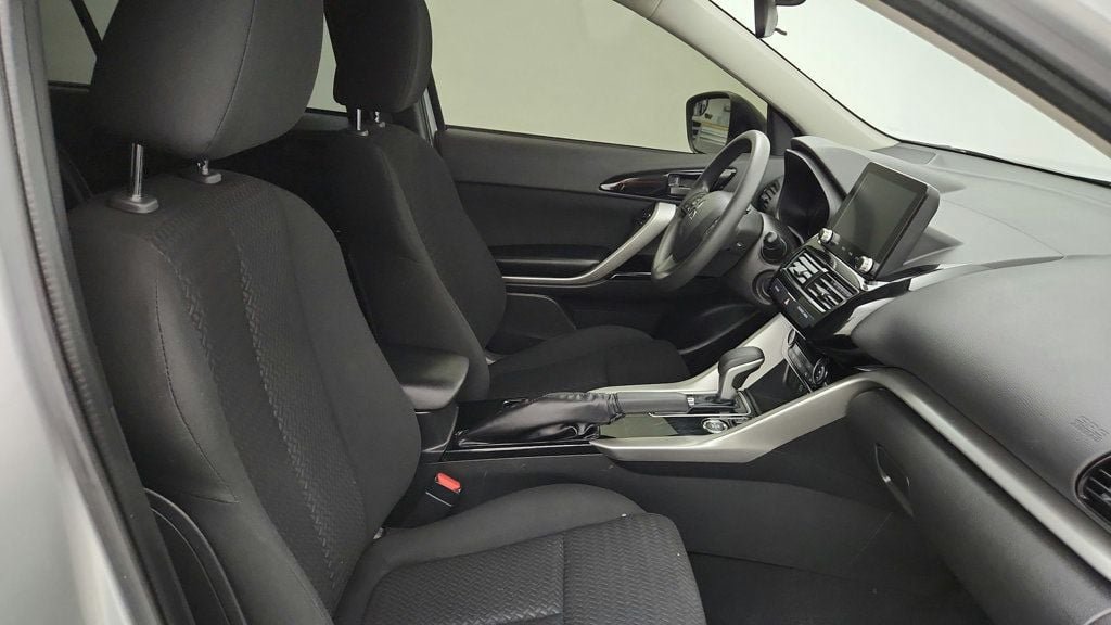 Used 2025 Mitsubishi Eclipse Cross LE AWD/4WD image 23