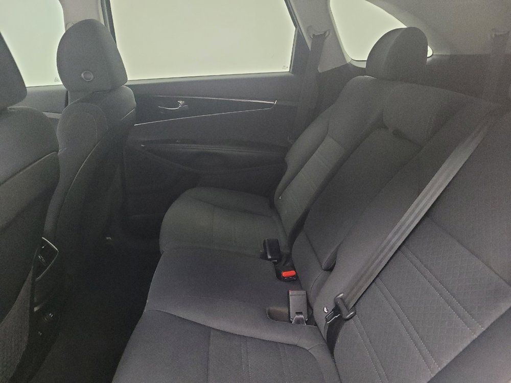 Used 2019 Kia Sorento LX image 18