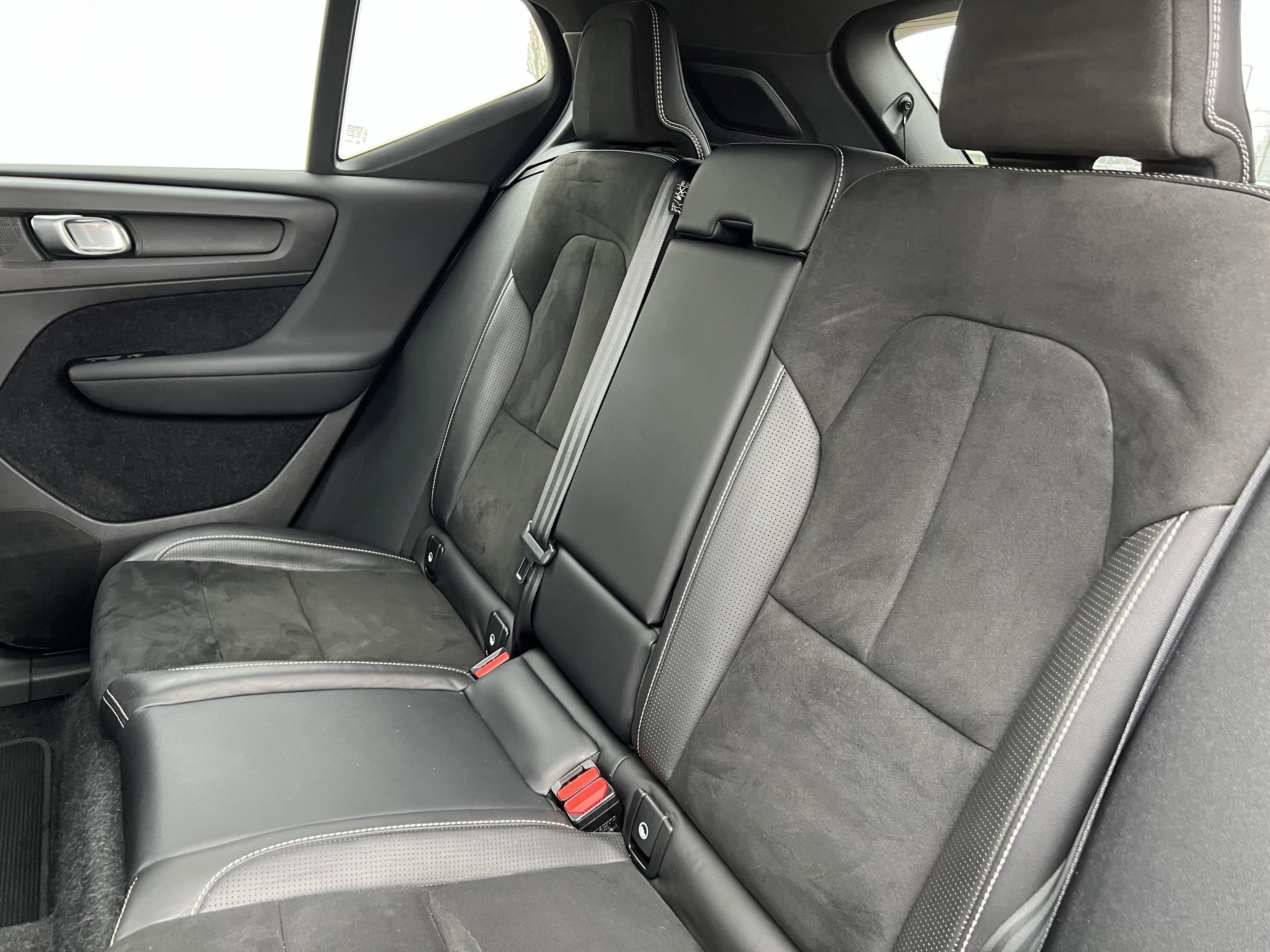 Used 2021 Volvo XC40 T5 R-Design w/ Advanced Package image 32