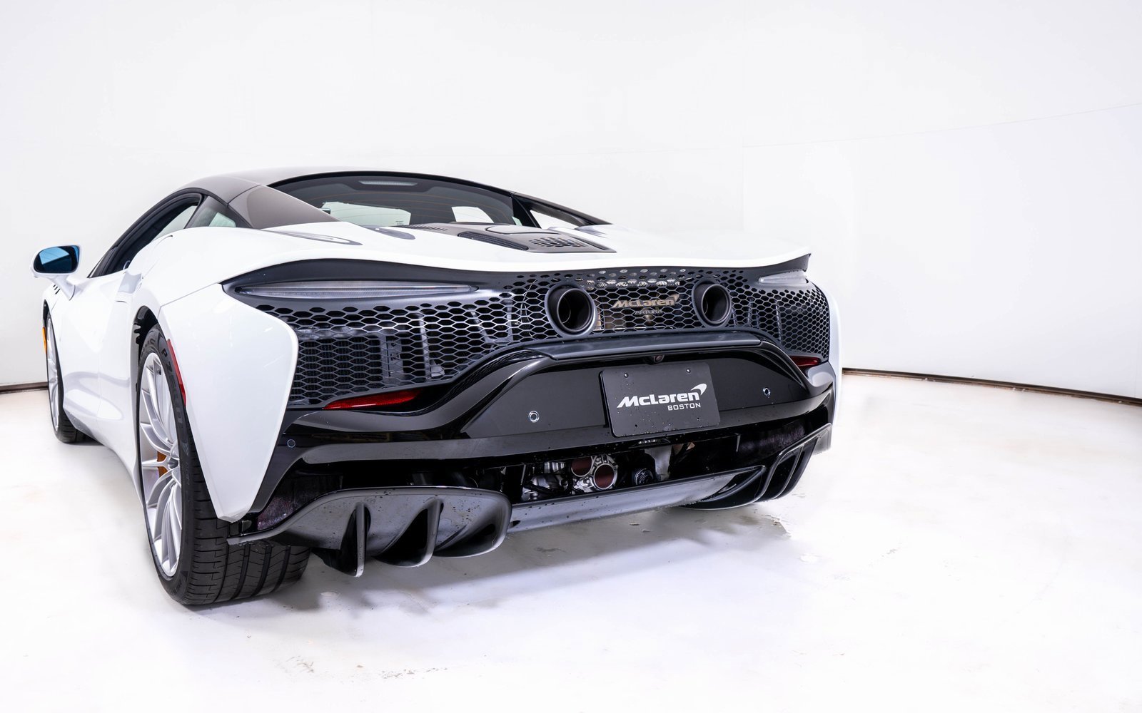 New 2026 McLaren Artura image 10