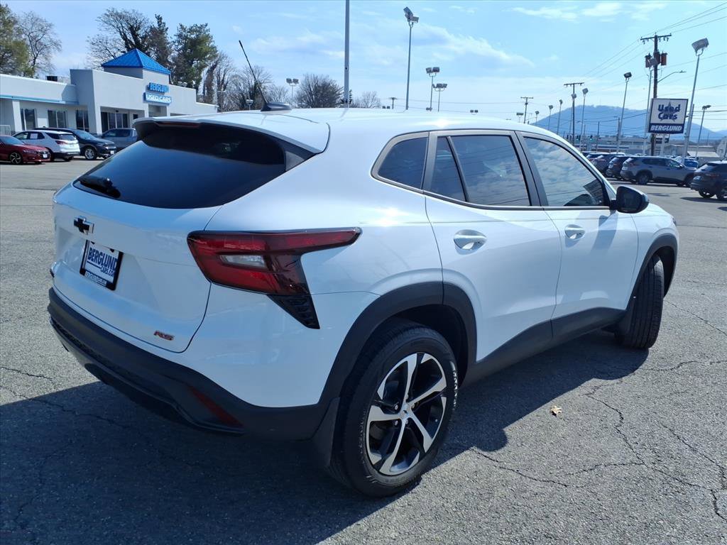 Used 2024 Chevrolet Trax RS w/ Driver Confidence Package image 4