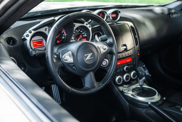 Used 2009 Nissan 370Z Touring w/ Sport Pkg image 6