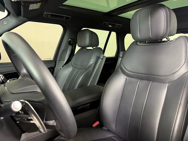 Certified 2025 Land Rover Range Rover SE image 4