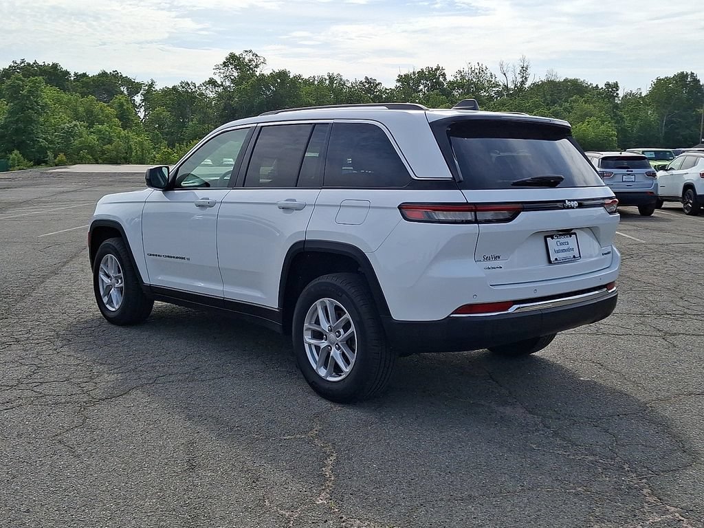 Used 2023 Jeep Grand Cherokee Laredo X AWD/4WD image 7
