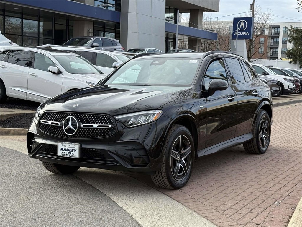 Used 2025 Mercedes-Benz GLC 350e 4MATIC image 3