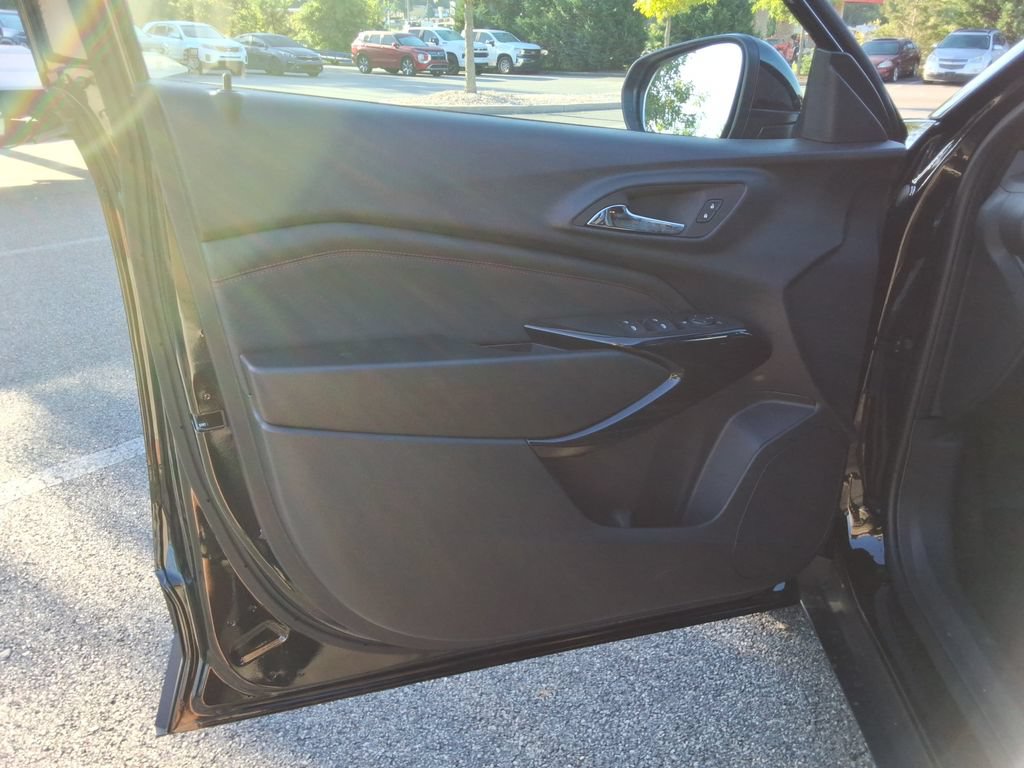 New 2026 Chevrolet Trax RS w/ Sunroof Package FWD image 19