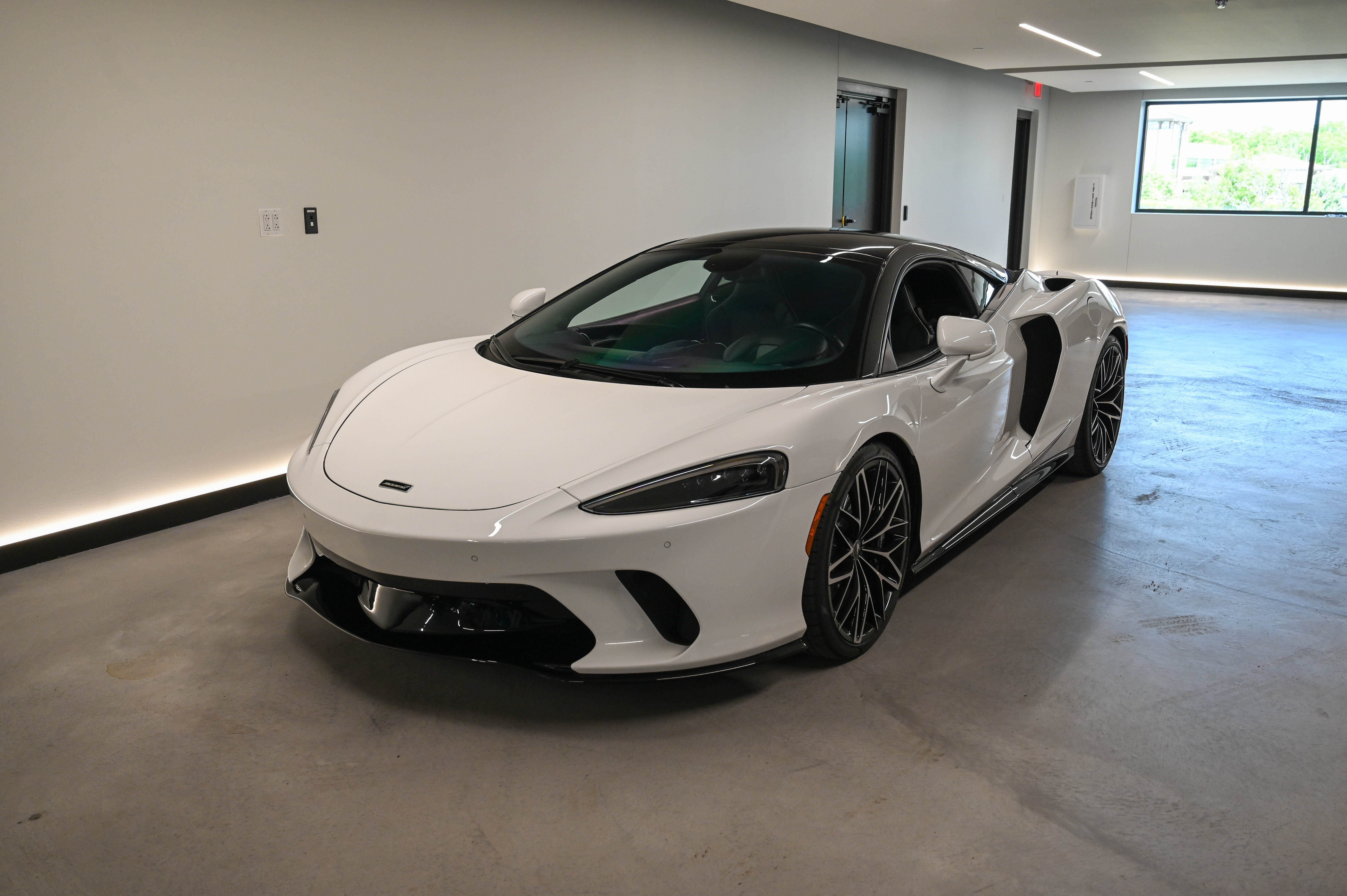 Used 2023 McLaren GT RWD image 18