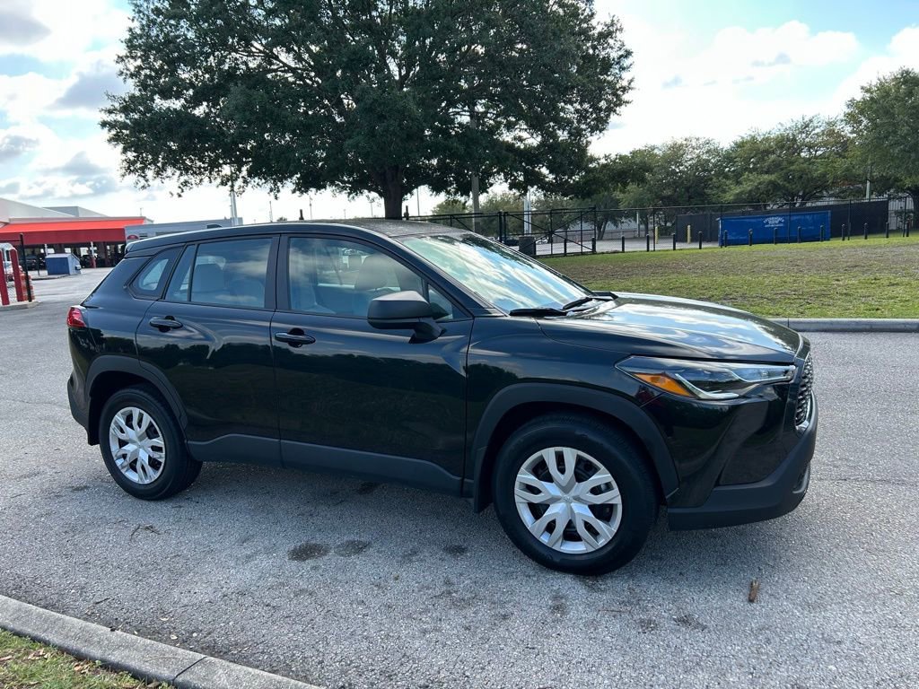 Used 2025 Toyota Corolla Cross L image 7