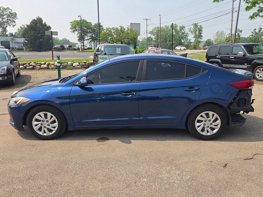 Used 2017 Hyundai Elantra SE FWD image 4