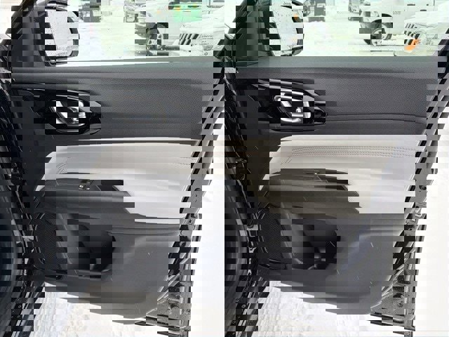 New 2026 Jeep Compass Limited image 36