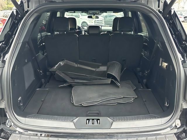 Used 2025 Ford Explorer ST-Line w/ ST-Line Street Pack image 8