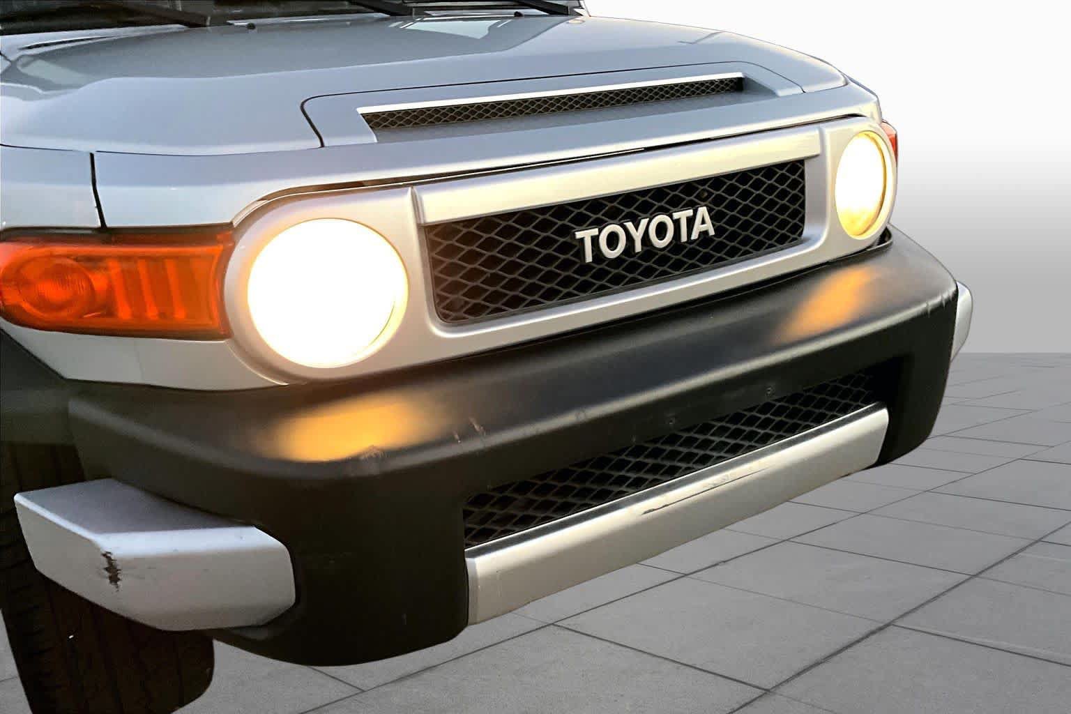 Used 2008 Toyota FJ Cruiser 2WD w/ Upgrade Pkg 1 image 29