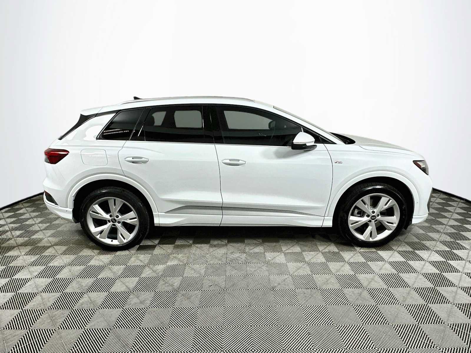 Certified 2023 Audi Q4 e-tron Premium Plus AWD/4WD image 8