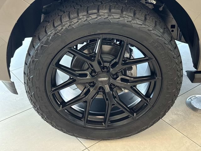 New 2027 Ford Expedition Platinum w/ Stealth Appearance Package AWD/4WD image 9