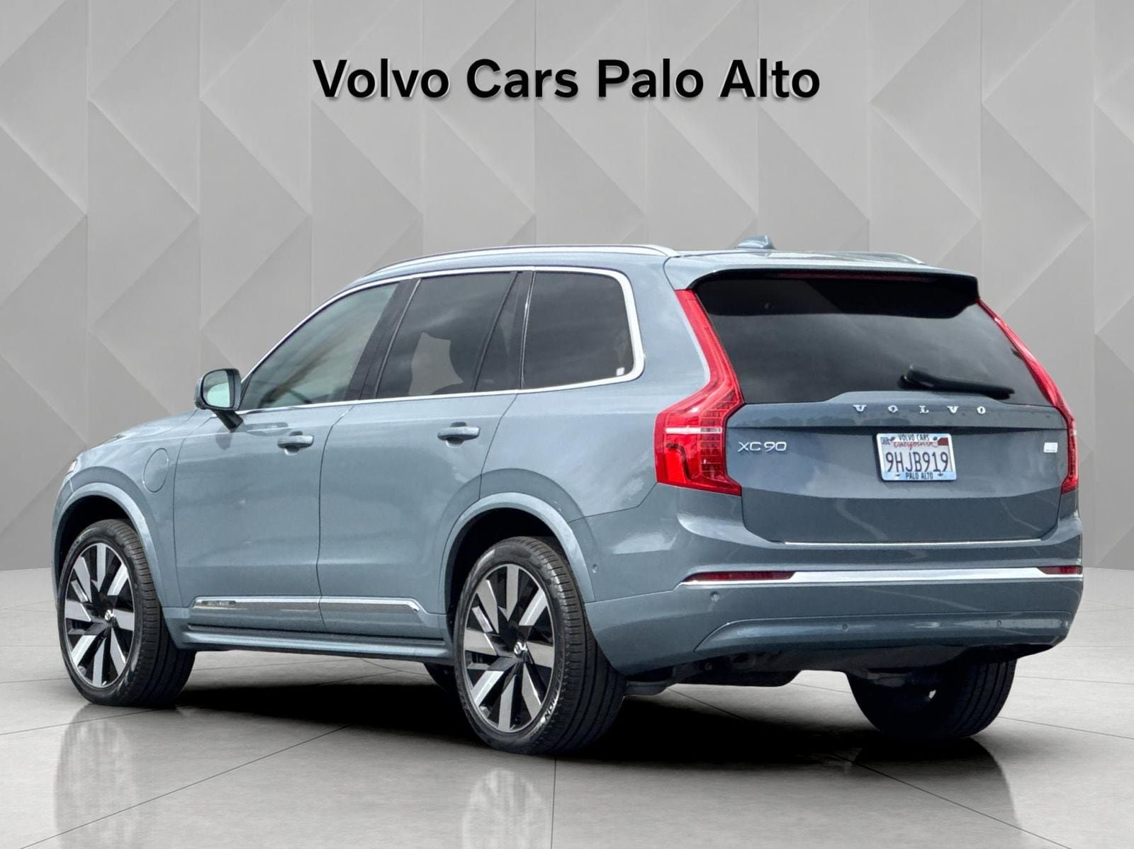 Certified 2023 Volvo XC90 T8 Ultimate w/ Lounge Package AWD/4WD image 9