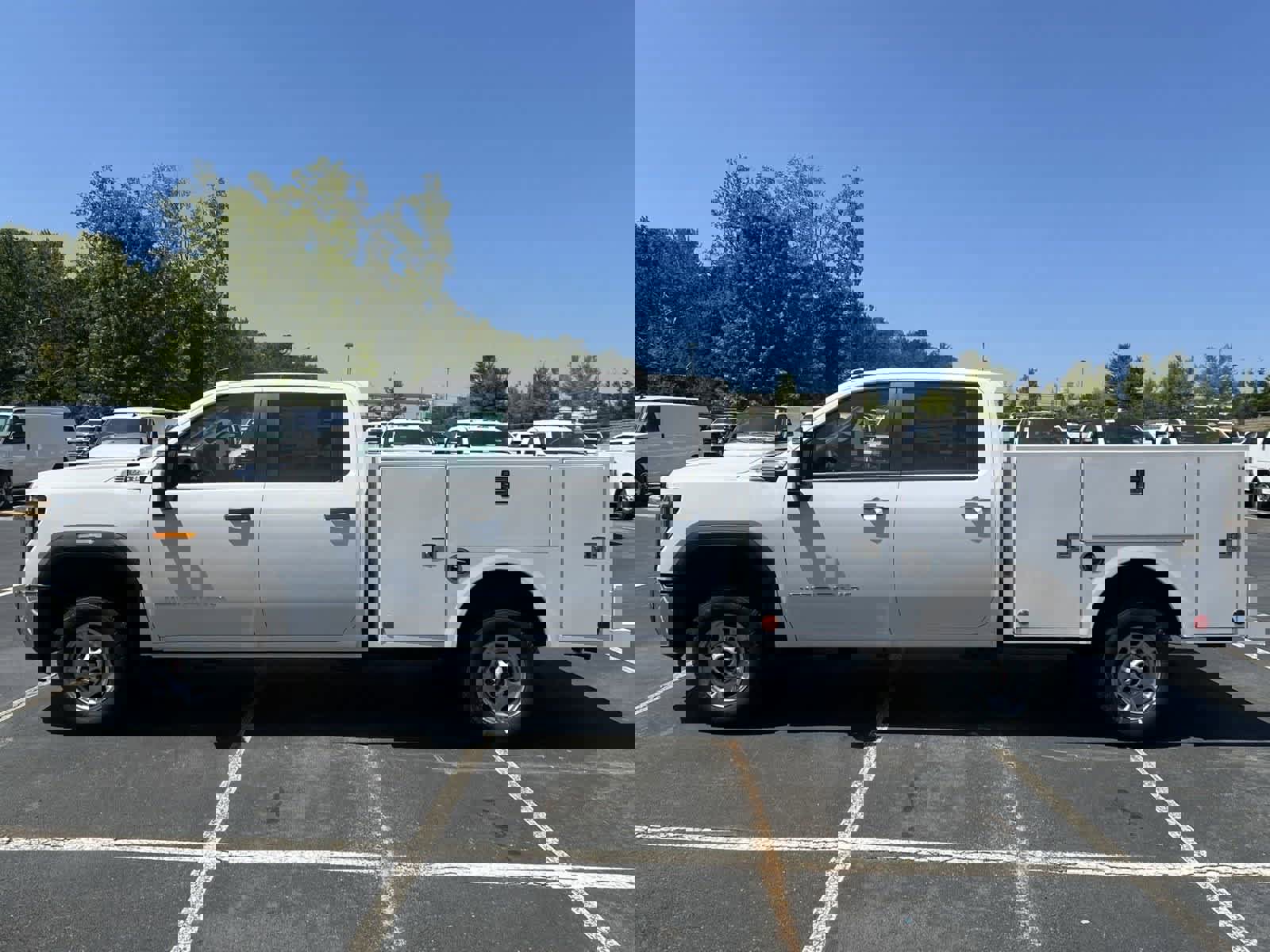 New 2024 GMC Sierra 2500 Pro w/ Convenience Package image 16