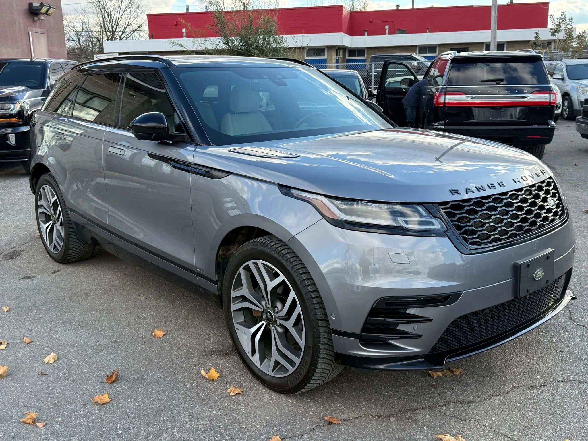 Used 2020 Land Rover Range Rover Velar R-Dynamic S image 3