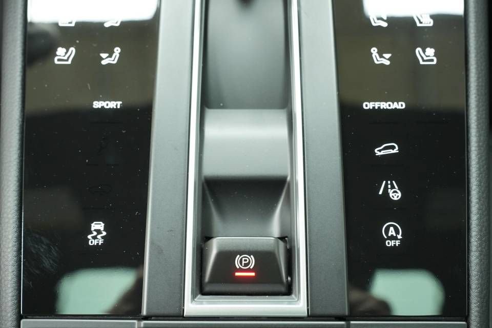 New 2026 Porsche Macan AWD/4WD image 22