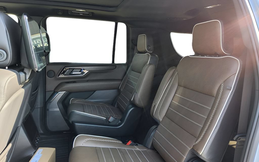 New 2026 GMC Yukon XL Denali Ultimate w/ LPO, Illumination Package AWD/4WD image 36