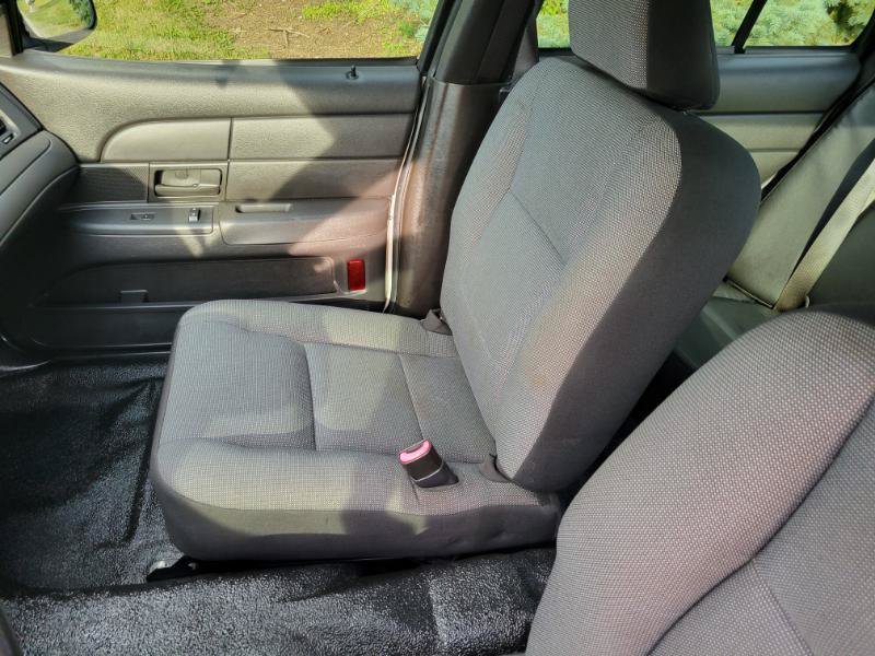 Used 2010 Ford Crown Victoria Police Interceptor RWD image 12
