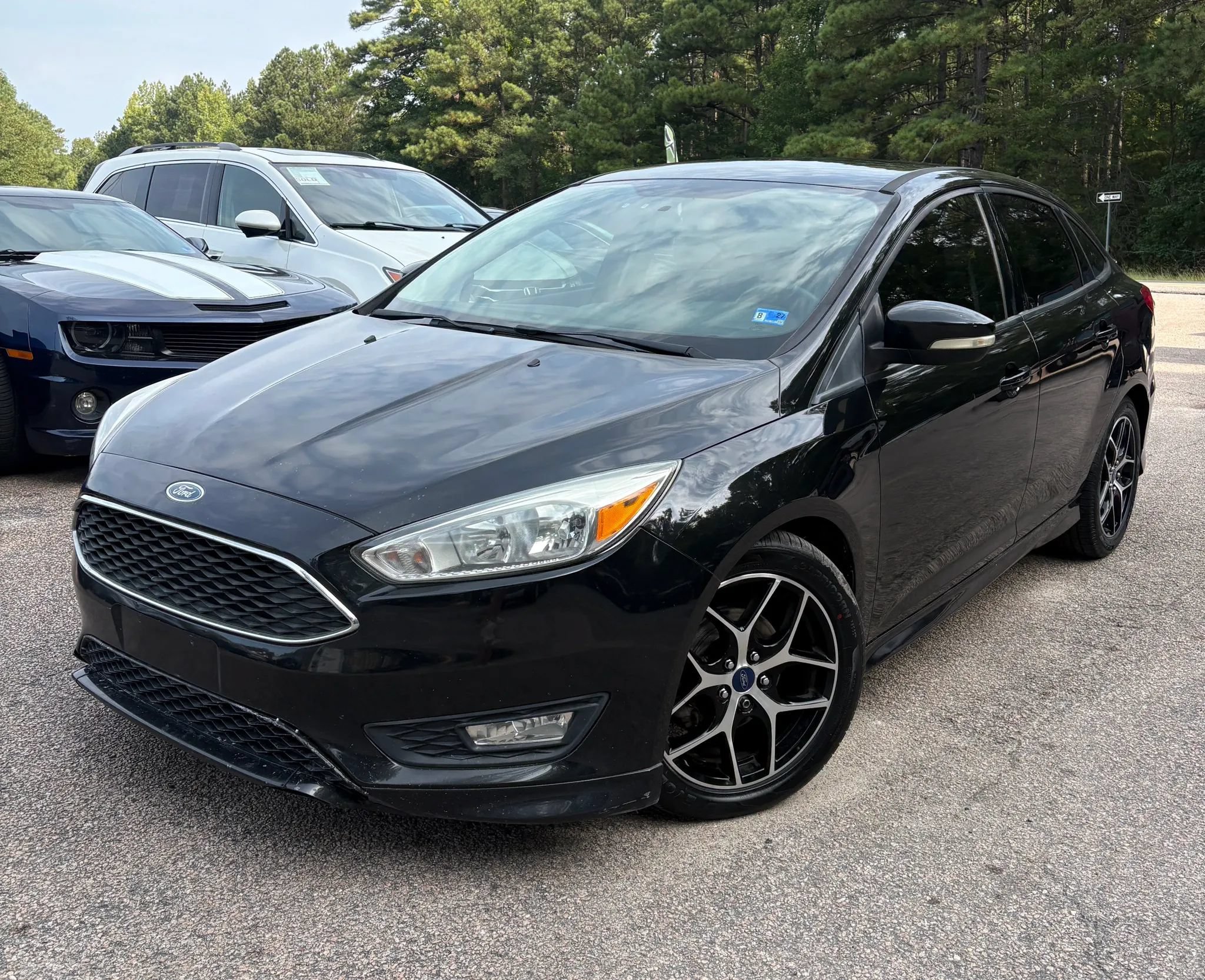 Used 2015 Ford Focus SE w/ SE Sport Package FWD image 2