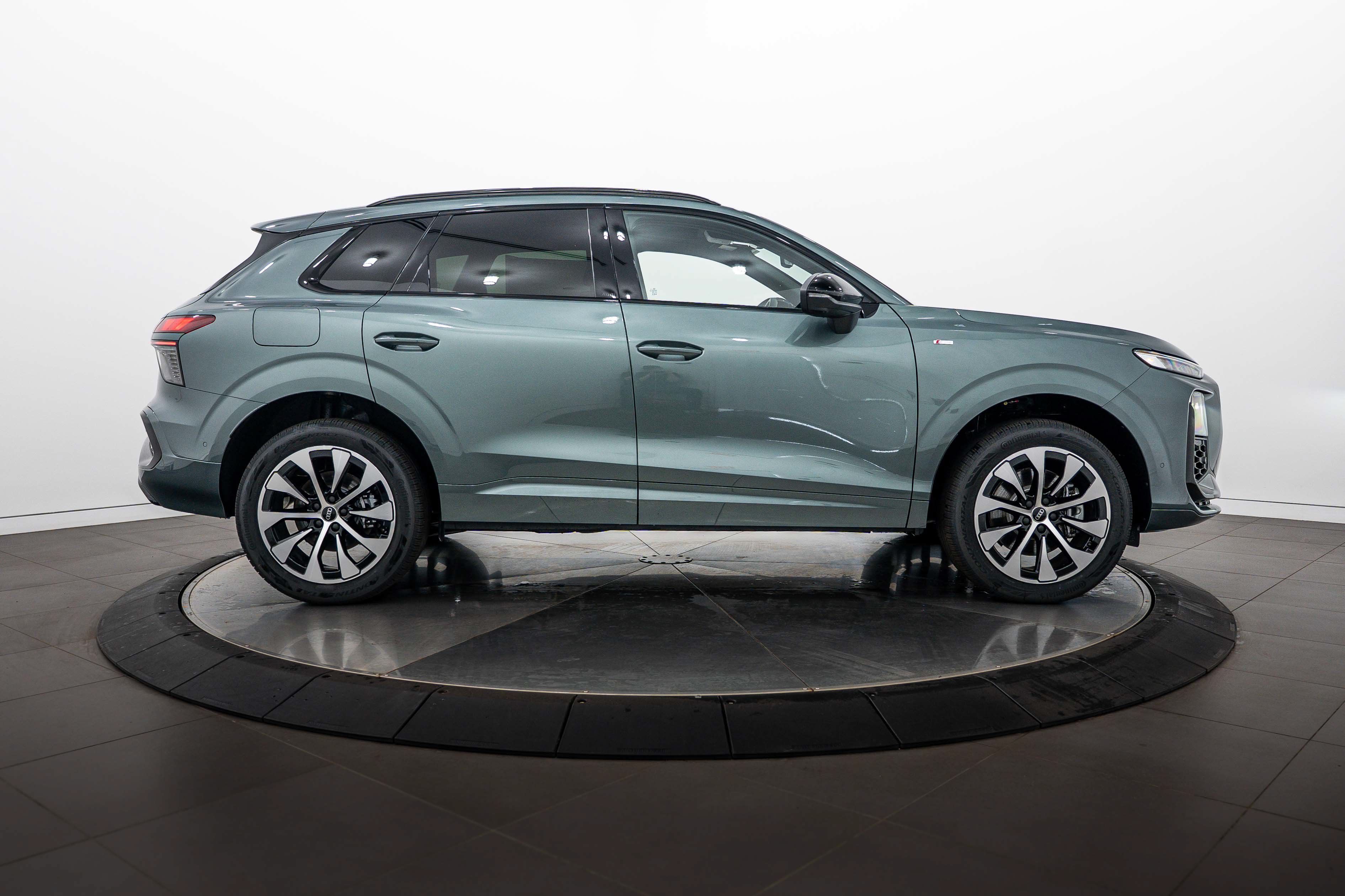 New 2026 Audi Q3 quattro 2.0T AWD/4WD image 3