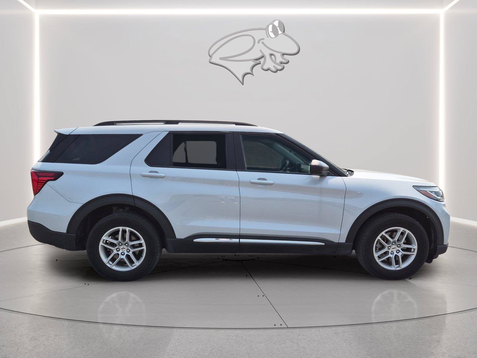 Used 2025 Ford Explorer Active AWD/4WD image 4