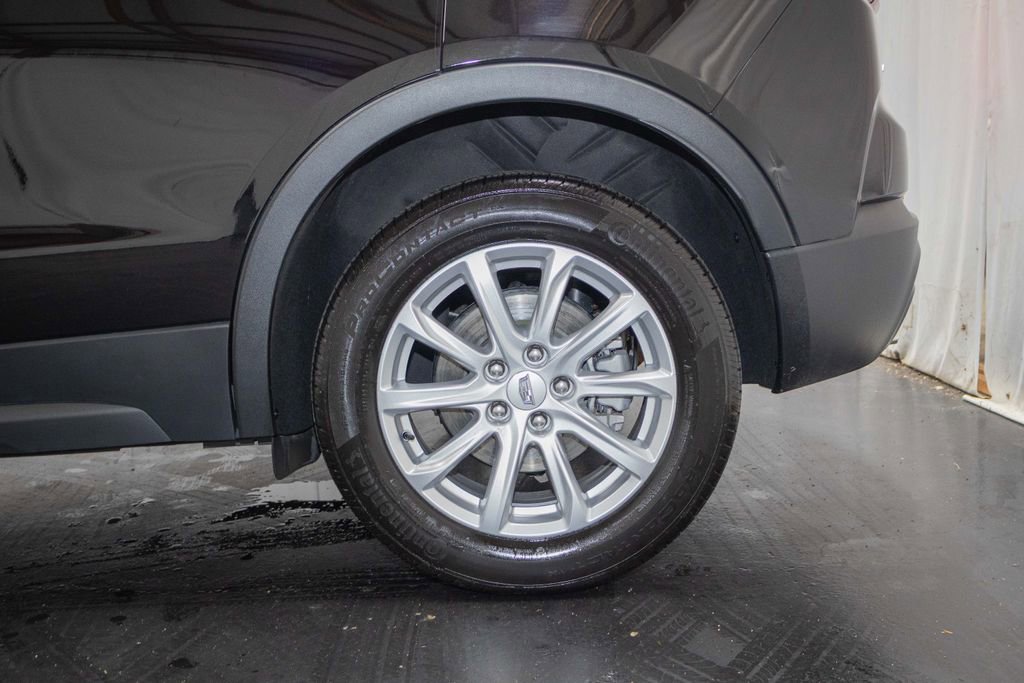 Used 2023 Cadillac XT4 Luxury w/ Cold Weather Package image 9