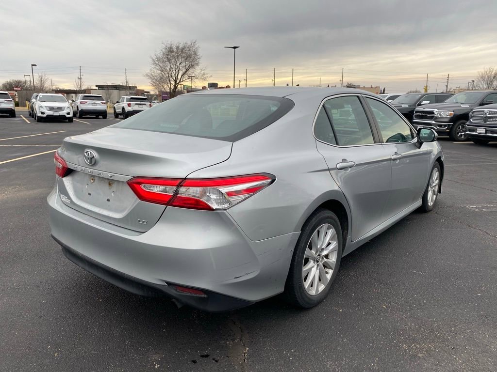 Used 2018 Toyota Camry LE image 5