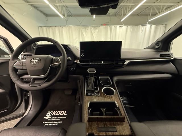 Certified 2025 Toyota Sienna Platinum AWD/4WD image 18
