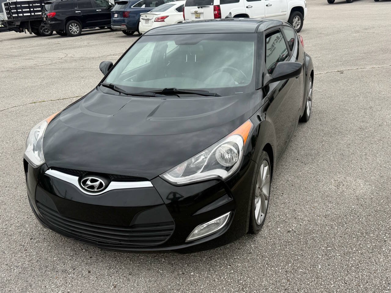 Used 2017 Hyundai Veloster FWD image 6